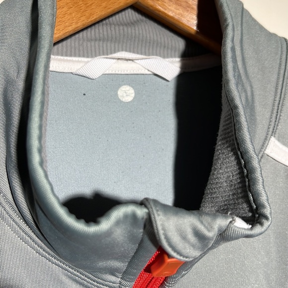 Lululemon jacket Size L - Picture 2 of 6